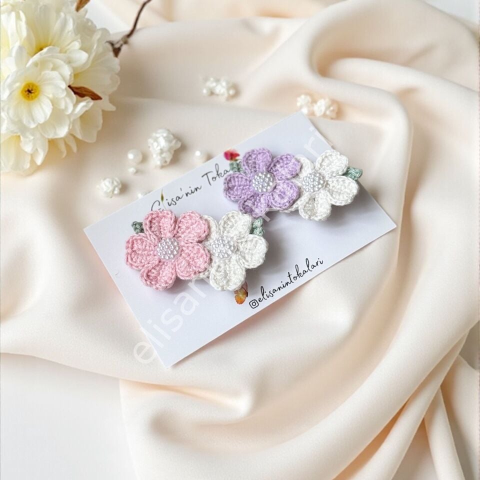 Pastel Çiçek Klips Toka – El Yapımı İnci Detaylı Saç Tokası (5 cm) | 2 Renk Seçenekli