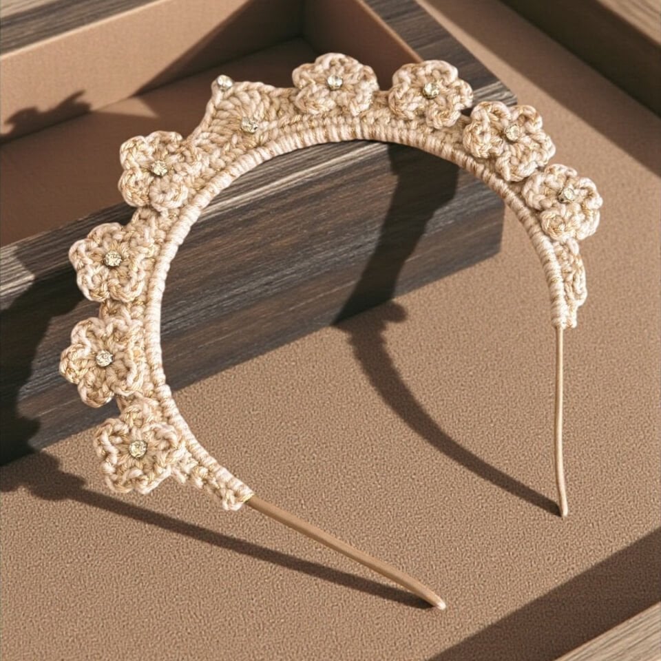 El Yapımı Örgü Çiçekli Taç – Pamuk İplik Saç Tacı | Çocuk & Yetişkin Uyumlu